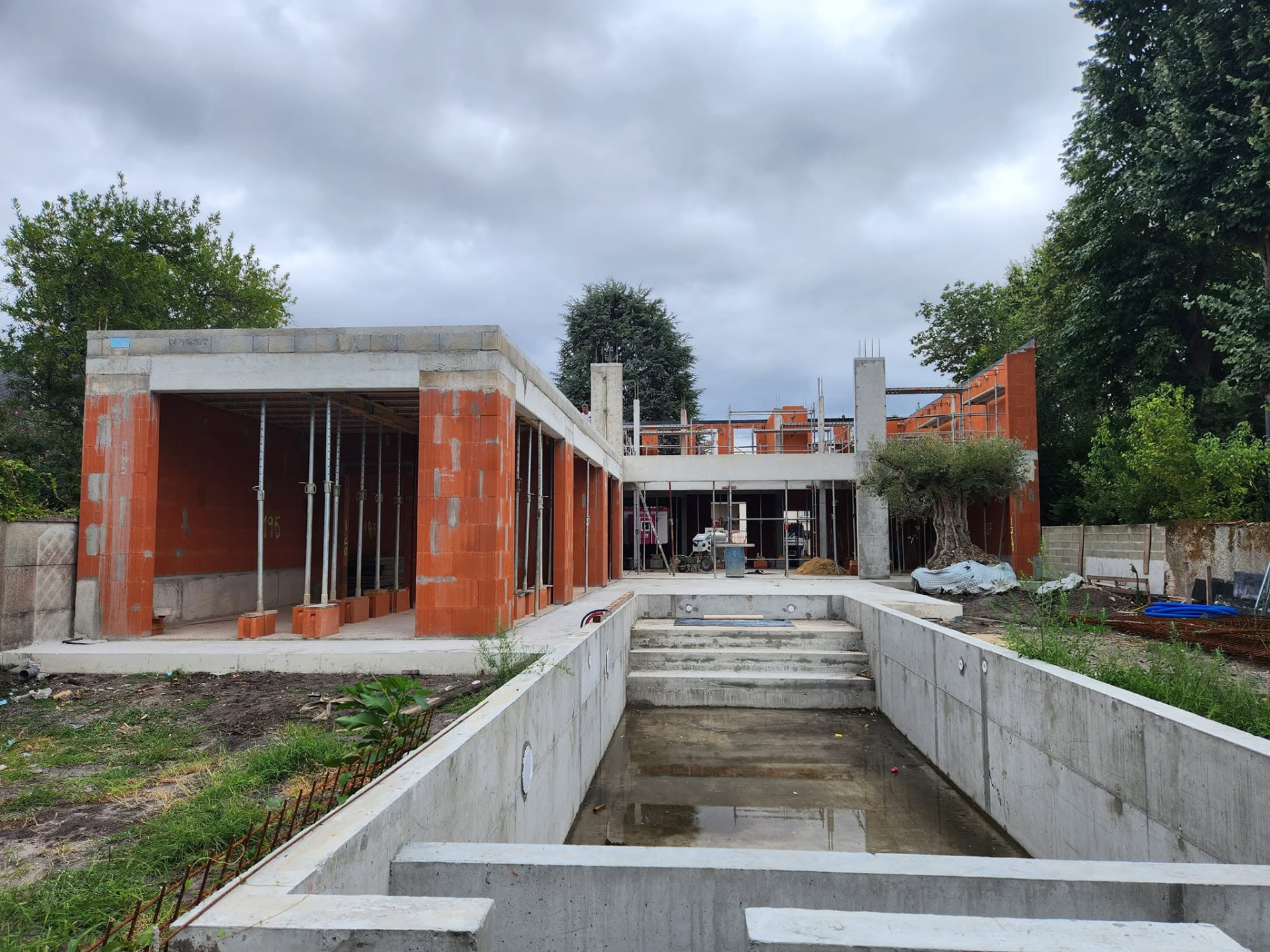 Façade à Pessac et Bordeaux — Construction contemporaine et bassin intégrés au projet architectural | EG BAT HOME