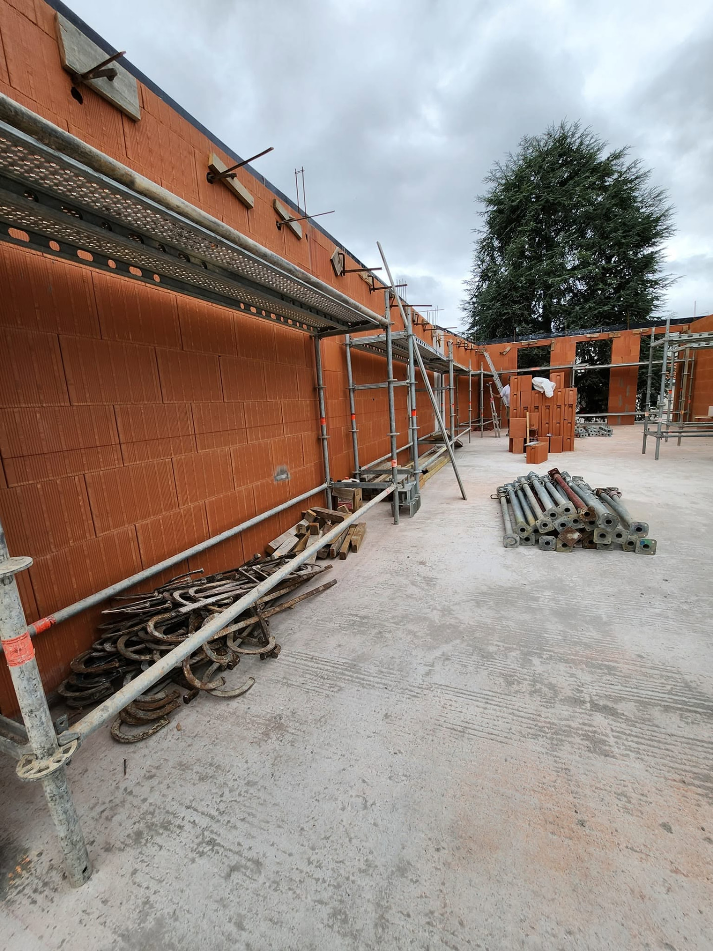 Maçonnerie à Pessac et Bordeaux — Élévation des murs en briques sur un chantier de construction | EG BAT HOME
