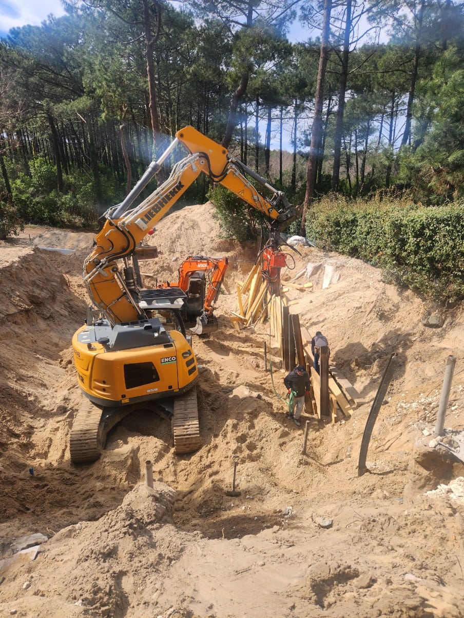 Terrassement à Pessac et Bordeaux — Terrassement et préparation d’un bassin avec nos propres engins | EG BAT HOME